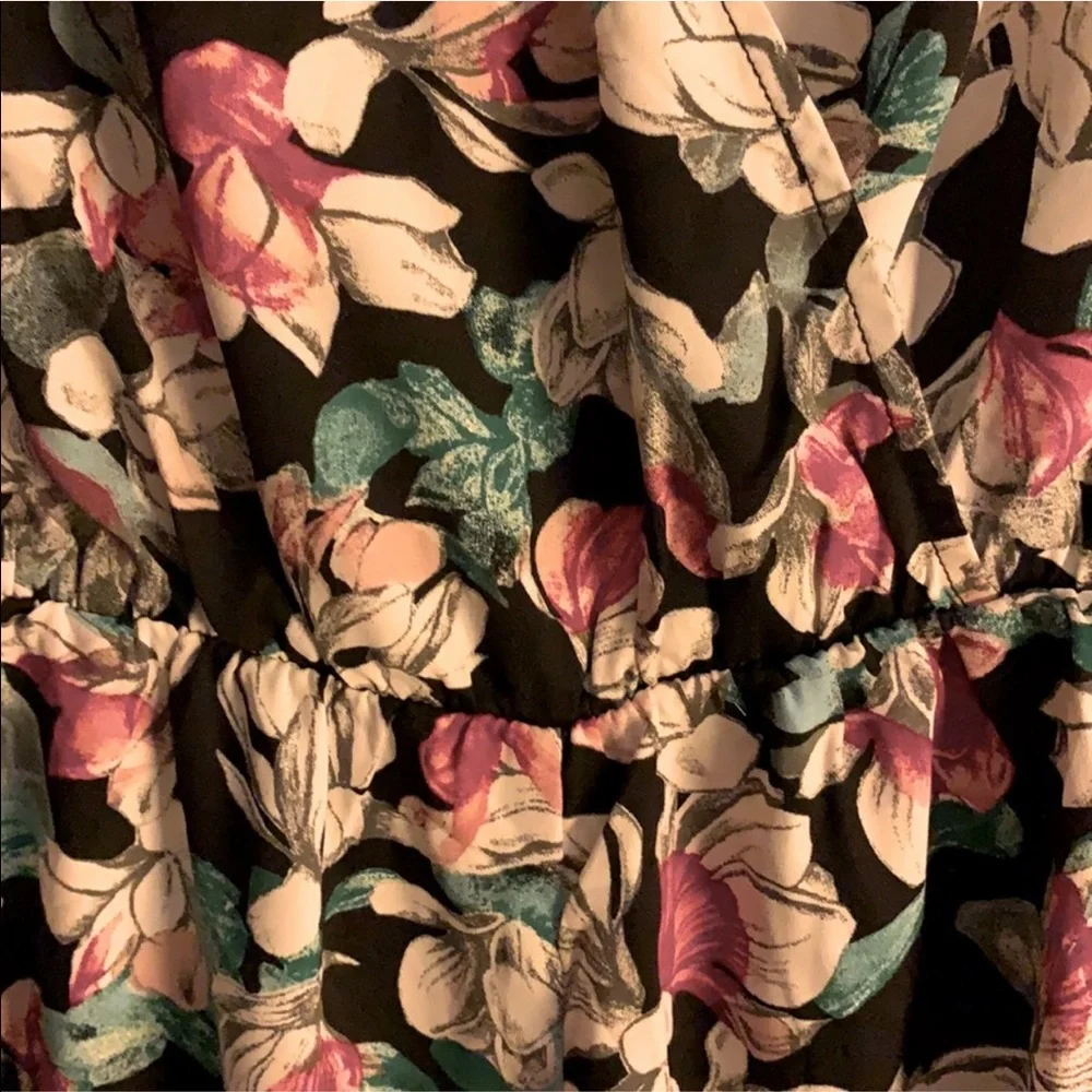 ⭐️2/$25⭐️ BCBGMAXAZRIA Romper - Picture 11 of 12